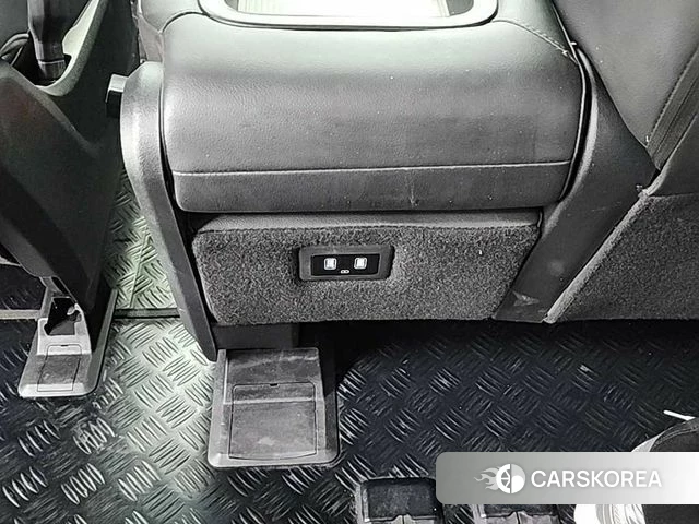 Hyundai Staria 2023 Белый из Кореи, фото 4