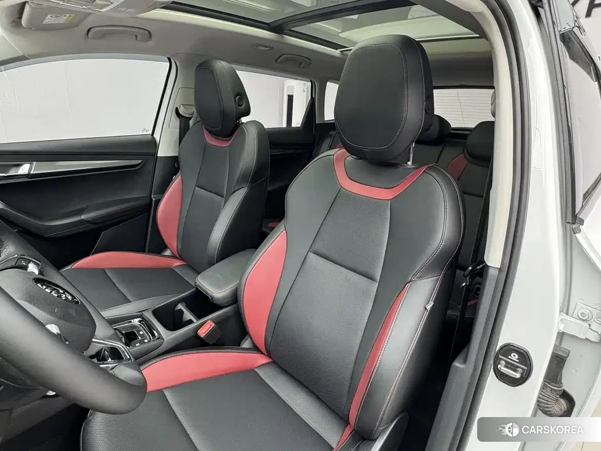 Skoda Karoq 2023 Белый из Китая, фото 4