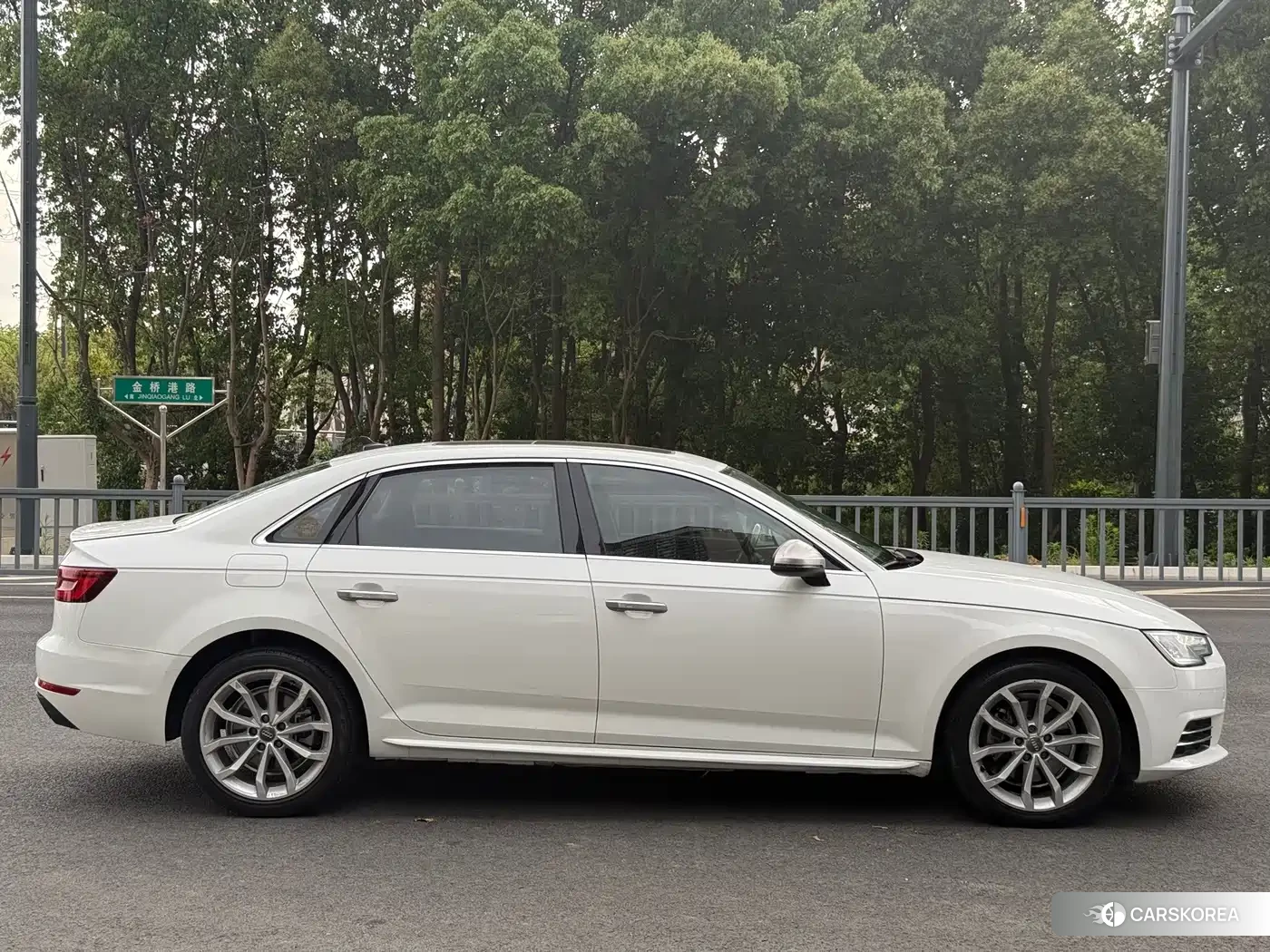 Audi A4L 2018 Белый из Китая, фото 4