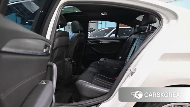 BMW 5 Series (G30) 2018 Белый из Кореи, фото 4