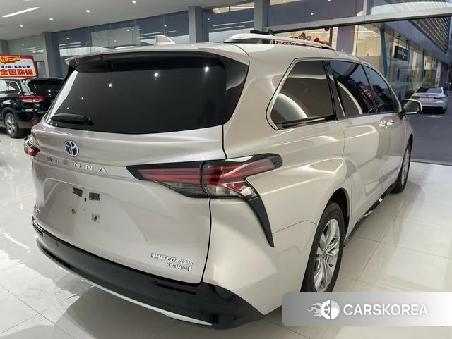 Toyota Saina 2022 Серебристо-серый из Китая, фото 4