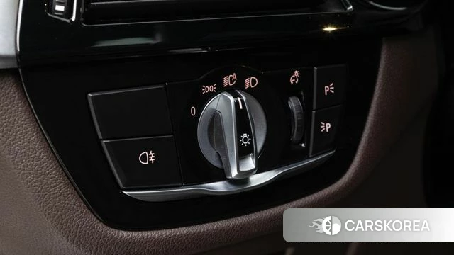 BMW 5 Series (G30) 2023 Белый из Кореи, фото 4