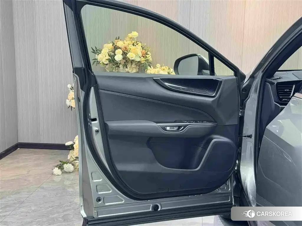 Lexus NX 2023 Silver/gray из Китая, фото 4