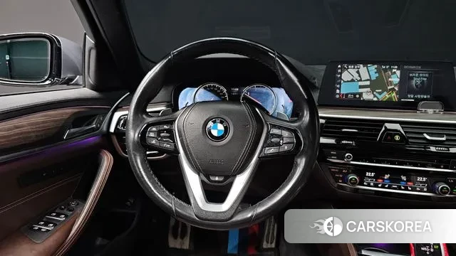 BMW 5 Series (G30) 2018 Серебристо-серый из Кореи, фото 4