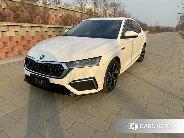 Skoda Octavia 2022 Белый из Китая, фото 4
