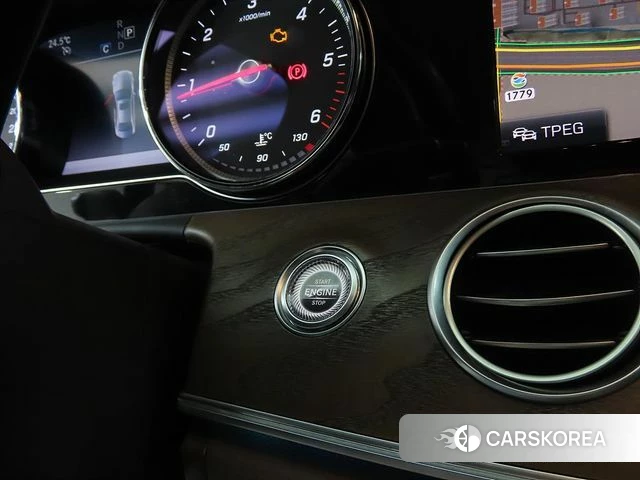 Mercedes-Benz E-Class W213 2019 Белый из Кореи, фото 4