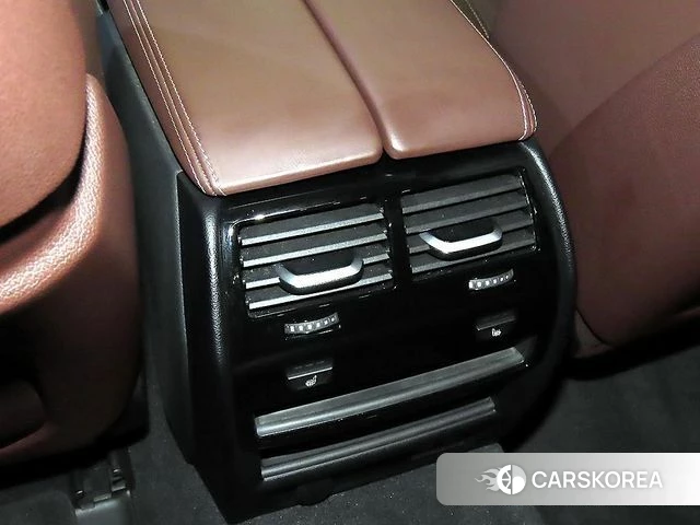 BMW 5 Series (G30) 2023 Серебристо-серый из Кореи, фото 4