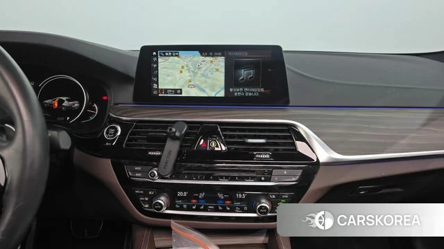 BMW 5 Series (G30) 2018 Белый из Кореи, фото 4