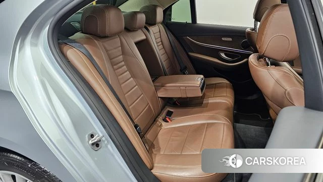 Mercedes-Benz E-Class W213 2021 Серебряный из Кореи, фото 4