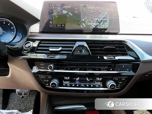 BMW 5 Series (G30) 2018 Белый из Кореи, фото 4
