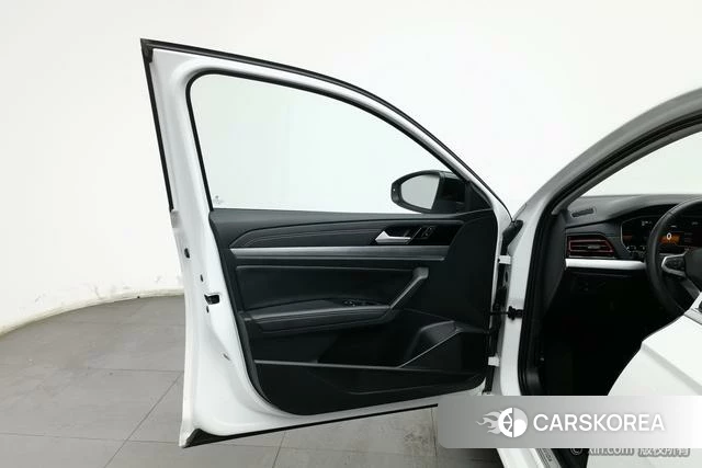 Volkswagen Lavida 2023 Белый из Китая, фото 4