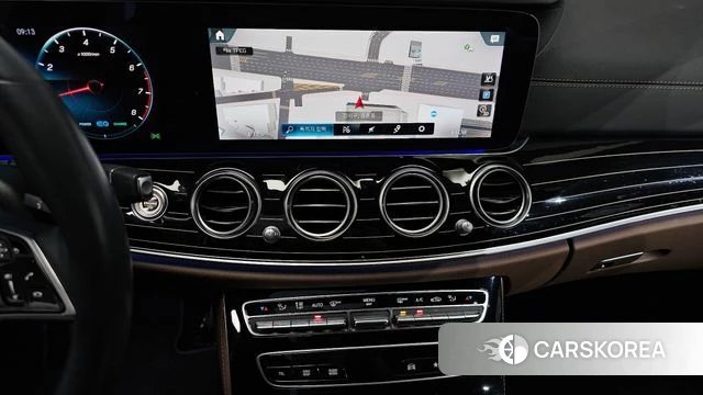 Mercedes-Benz E-Class W213 2022 Белый из Кореи, фото 4