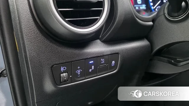 Hyundai Kona 2018 Светло-серебряный цвет из Кореи, фото 4