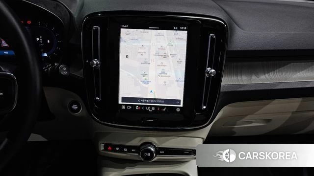 Volvo XC40 2023 Белый из Кореи, фото 4