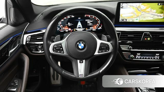 BMW 5 Series (G30) 2023 Белый из Кореи, фото 4