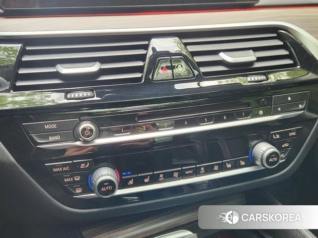 BMW 5 Series (G30) 2019 Белый из Кореи, фото 4