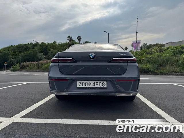 BMW 7 Series (G70) 2023 Цвет галактики из Кореи, фото 4