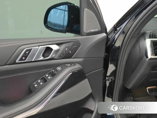 BMW X5 (G05) 2025 Черный из Кореи, фото 4