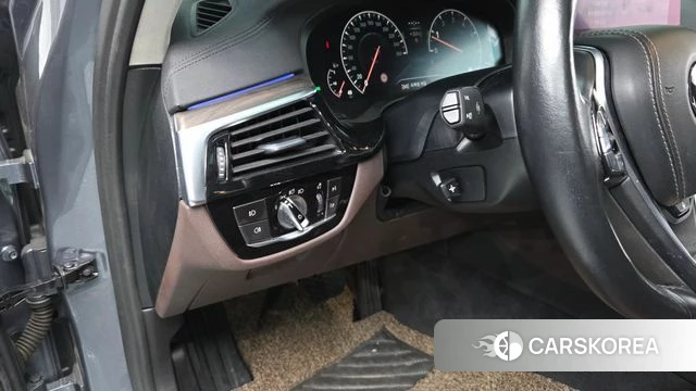 BMW 5 Series (G30) 2019 Серый из Кореи, фото 4