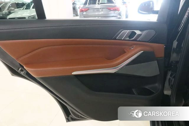 BMW X7 2022 Черный из Китая, фото 4