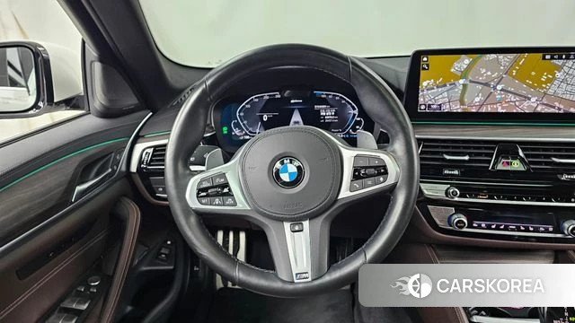 BMW 5 Series (G30) 2021 Белый из Кореи, фото 4