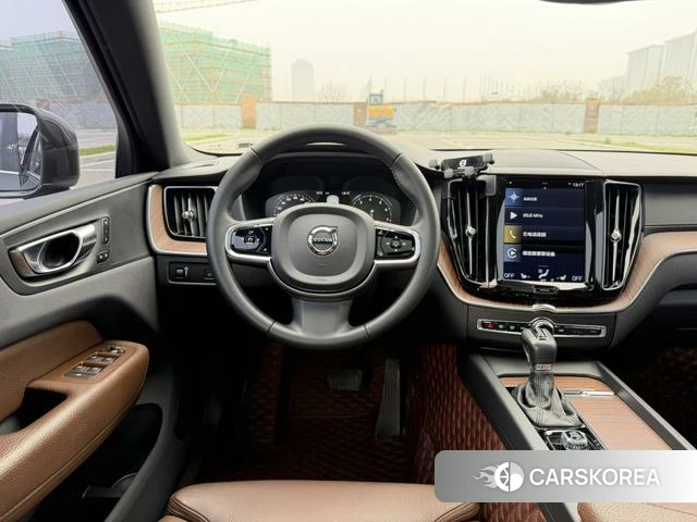 Volvo XC60 2021 Темно-серый из Китая, фото 4