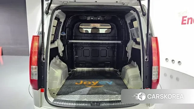 Hyundai Staria 2023 Белый из Кореи, фото 4