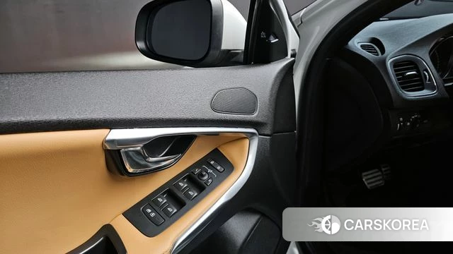 Volvo V40 2018 Белый из Кореи, фото 4