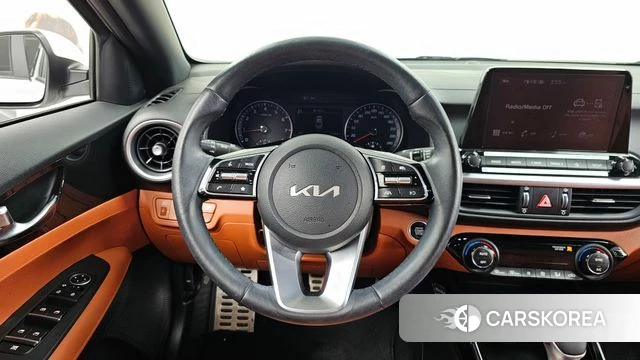 Kia The New K3 2nd generation 2023 Белый из Кореи, фото 4