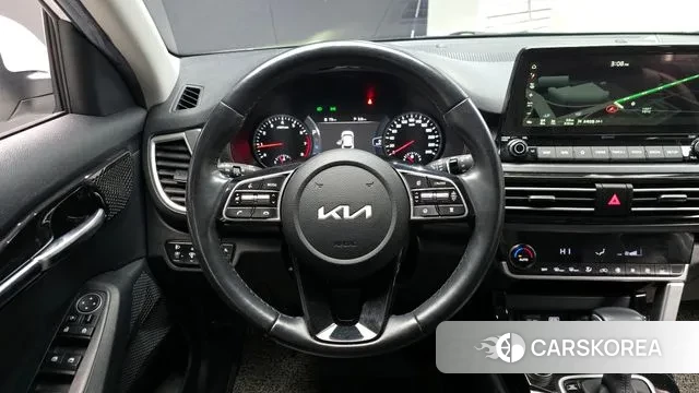 Kia Seltos 2022 Белый из Кореи, фото 4