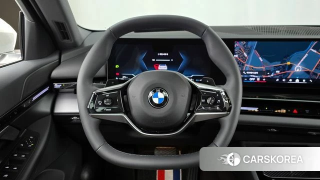 BMW 5 Series (G60) 2024 Белый из Кореи, фото 4