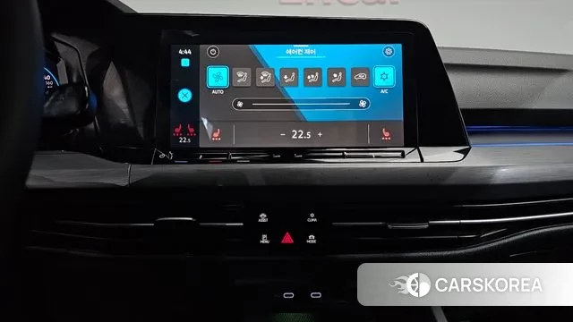 Volkswagen Golf 8th Generation 2022 Белый из Кореи, фото 4