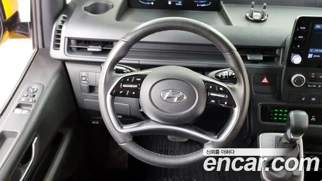 Hyundai Staria 2023 Желтый из Кореи, фото 4