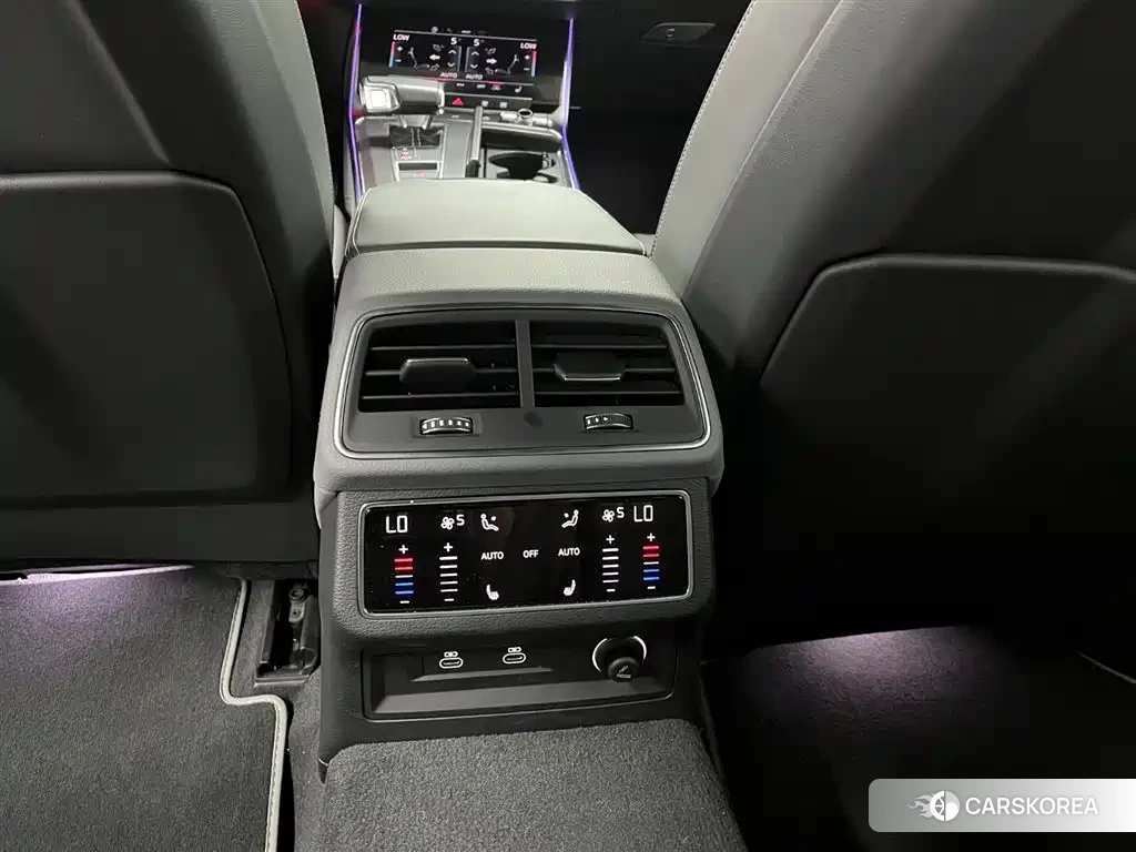 Audi A7L 2025 Silver/gray из Китая, фото 4