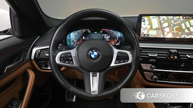 BMW 5 Series (G30) 2023 Белый из Кореи, фото 4
