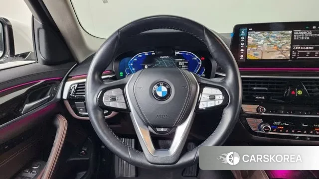 BMW 5 Series (G30) 2022 Белый из Кореи, фото 4