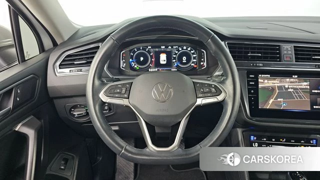 Volkswagen Tiguan Allspace 2023 Белый из Кореи, фото 4