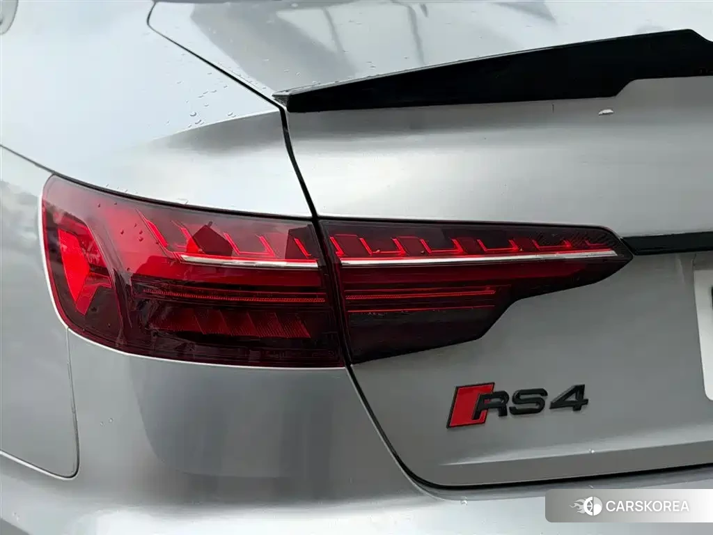 Audi A4L 2023 Silver/gray из Китая, фото 4