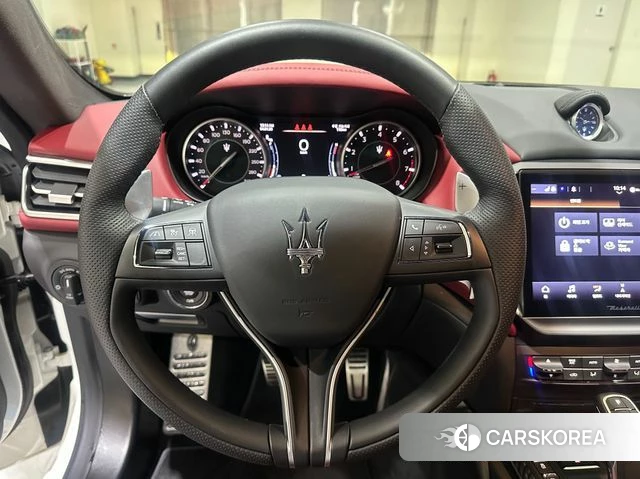 Maserati Ghibli 2023 Белый из Кореи, фото 4