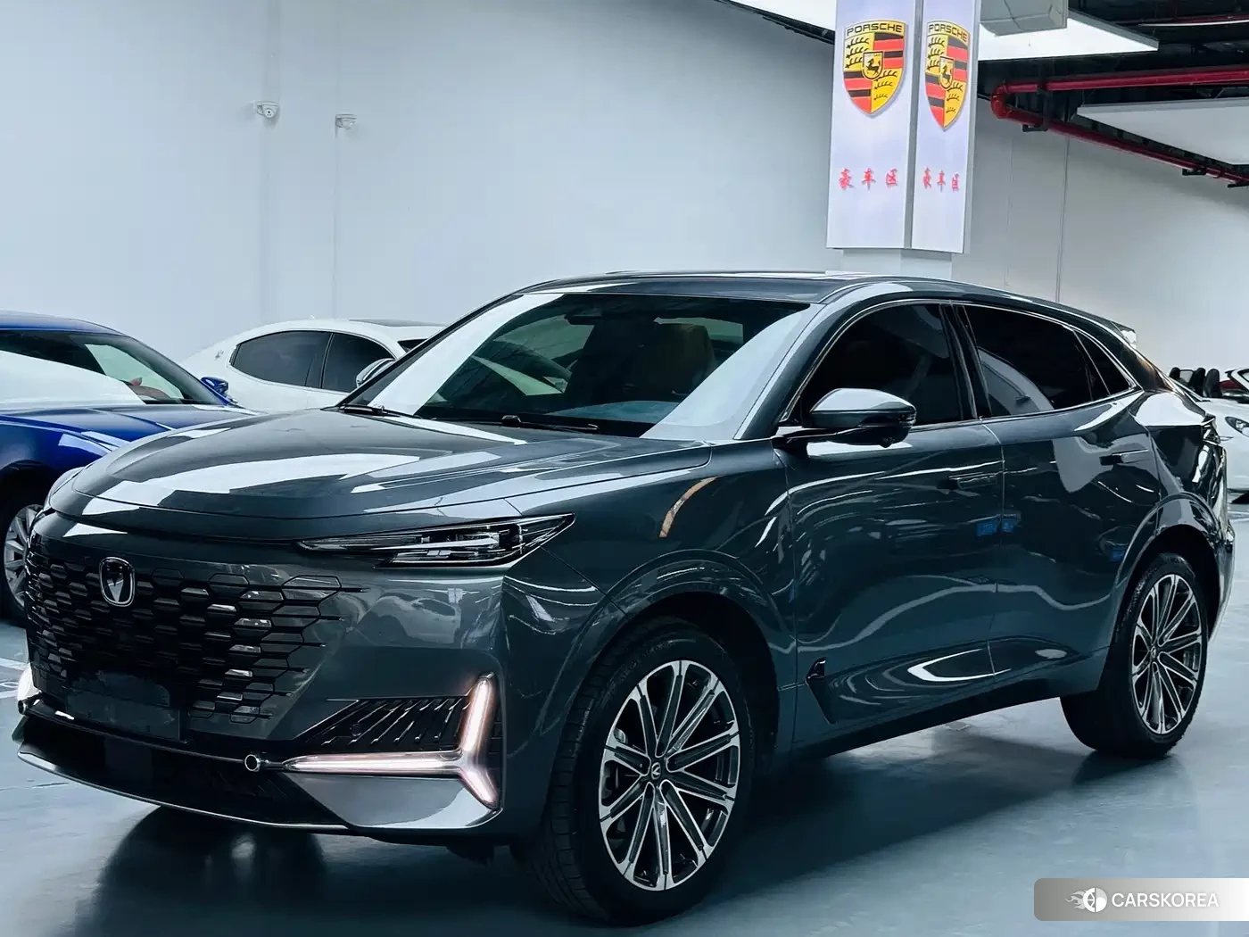 Chang'an UNI-K 2024 Silver/gray из Китая, фото 4