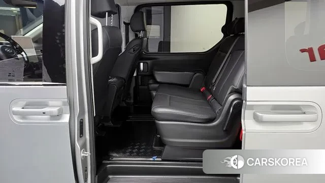 Hyundai Staria 2023 Серебристо-серый из Кореи, фото 4