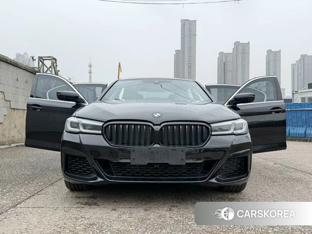 BMW 5 series 2022 Черный из Китая, фото 4