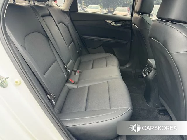 Kia K3 2022 Белый из Китая, фото 4