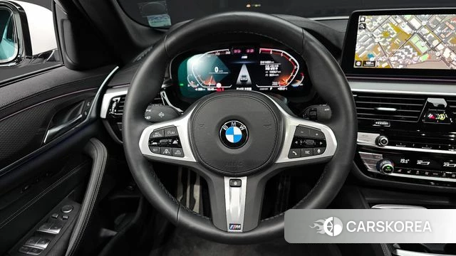 BMW 5 Series (G30) 2023 Белый из Кореи, фото 4