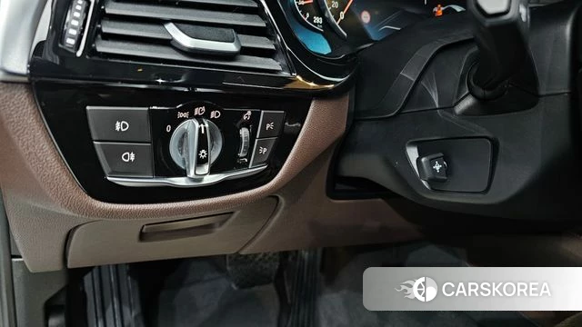 BMW 5 Series (G30) 2018 Белый из Кореи, фото 4