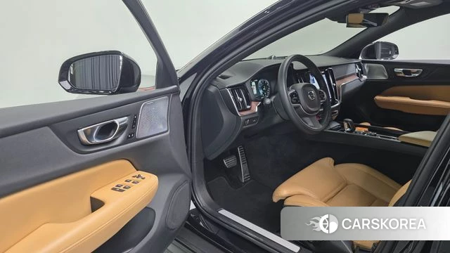 Volvo V60 Cross-Country 2nd Generation 2021 Черный из Кореи, фото 4