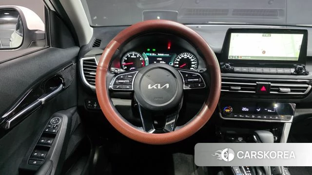 Kia Seltos 2022 Белый из Кореи, фото 4
