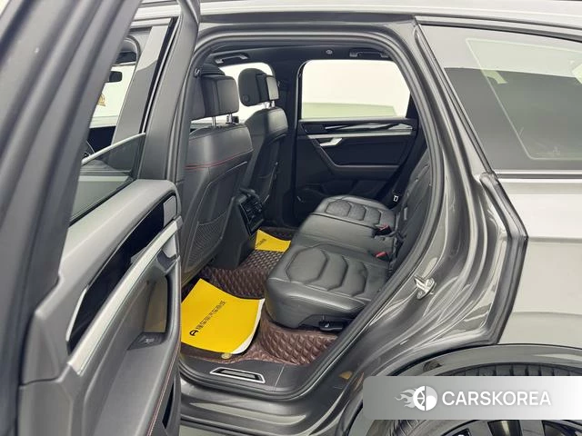 Volkswagen Touareg 2023 Темно-серый из Китая, фото 4