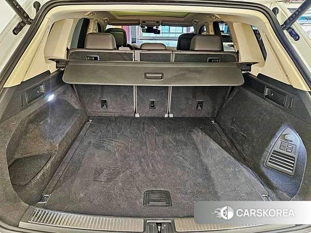 Volkswagen Touareg 3rd generation 2023 Белый из Кореи, фото 4