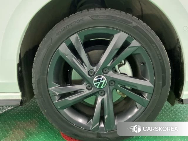 Volkswagen Golf 2023 Белый из Китая, фото 4